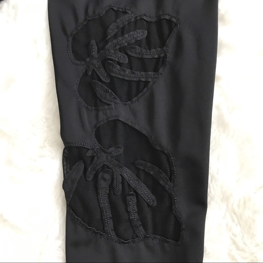 Beyond Yoga Black Take Leaf Mesh Leggings Sm - Picture 6 of 14